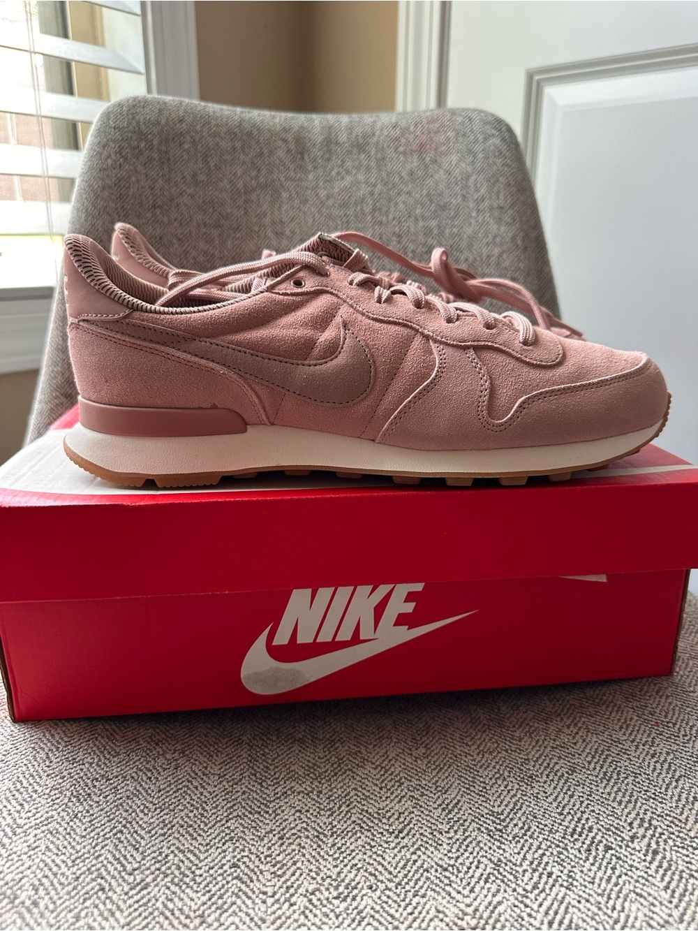 Nike Women’s 11 Suede Retro Sneaker - Rose Pink- Internationalist